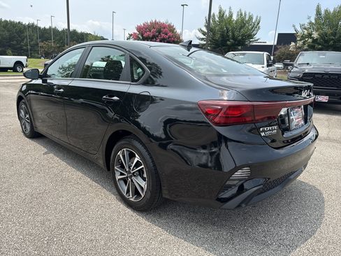 Used 2024 Kia Forte LXS FWD image 5