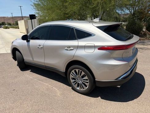 Used 2024 Toyota Venza XLE AWD/4WD image 7