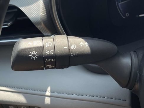 Used 2024 Toyota Highlander Platinum FWD image 22