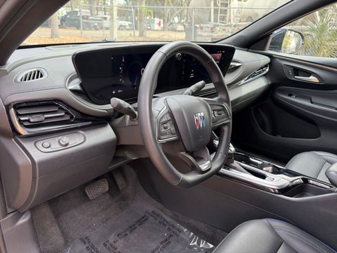 Used 2025 Buick Envista Sport Touring image 40