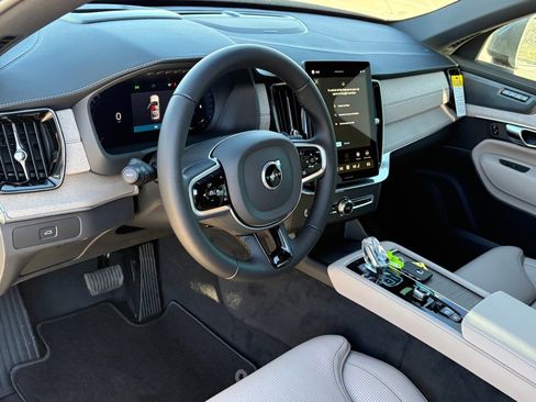 New 2026 Volvo XC90 B5 Ultra w/ Protection Package Premier image 14