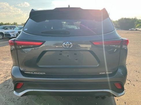 Used 2023 Toyota Highlander XSE AWD/4WD image 4
