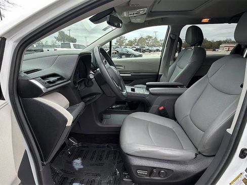 Used 2024 Toyota Sienna XLE image 15
