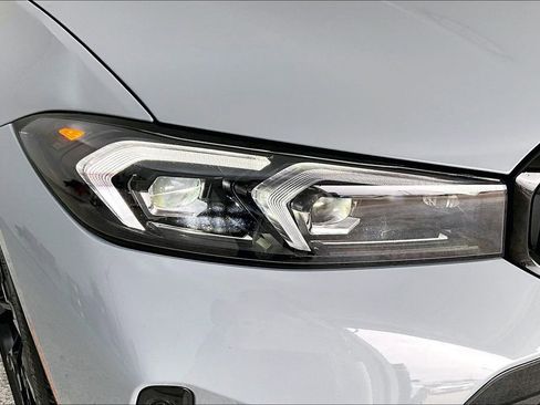 Used 2025 BMW 330i Sedan w/ M Sport Package image 36