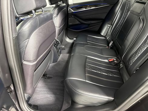 Used 2019 BMW M550i xDrive w/ Premium Package image 16