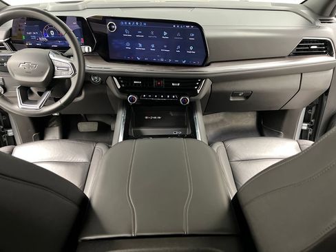 Used 2025 Chevrolet Suburban Z71 AWD/4WD image 49