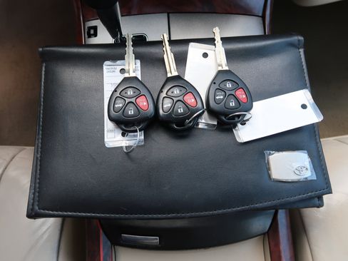 Used 2011 Toyota Avalon image 21