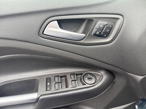 Used 2019 Ford Escape Titanium FWD image 7