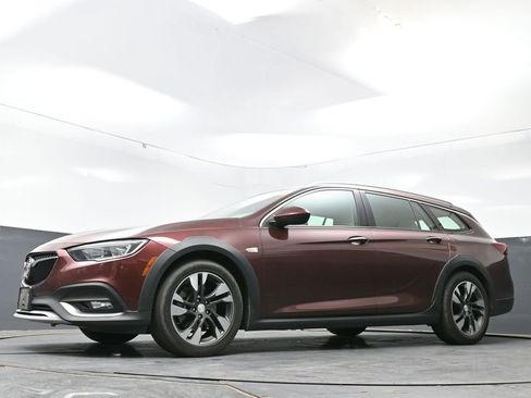Used 2018 Buick Regal Preferred w/ Sights and Sounds Package AWD/4WD image 29