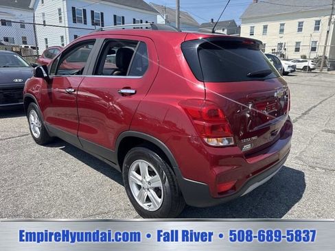 Used 2019 Chevrolet Trax LT w/ Sun & Sound Package AWD/4WD image 9