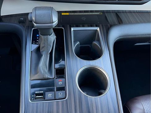 Used 2023 Toyota Sienna Platinum image 16