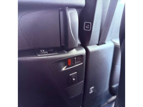 Used 2025 Chrysler Pacifica Limited FWD image 31