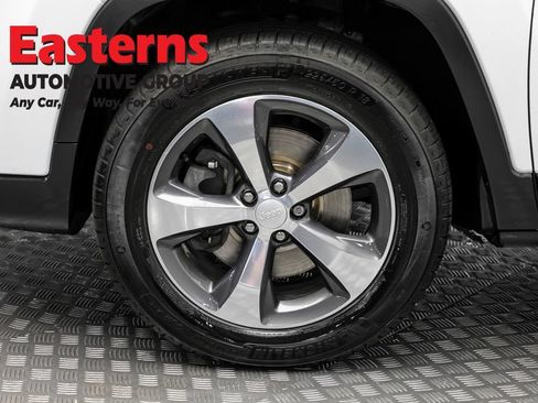 Used 2019 Jeep Cherokee Limited AWD/4WD image 34