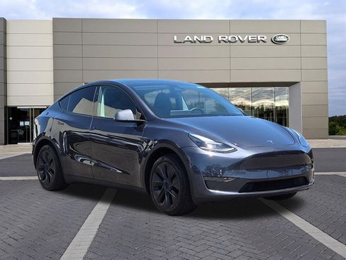 Used 2025 Tesla Model Y Long Range RWD image 3