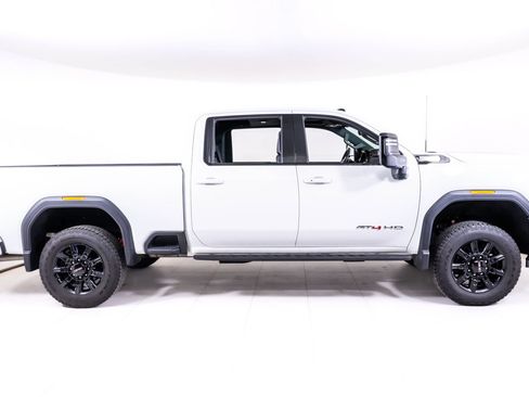 Used 2024 GMC Sierra 2500 AT4 w/ AT4 Premium Plus Package AWD/4WD image 6