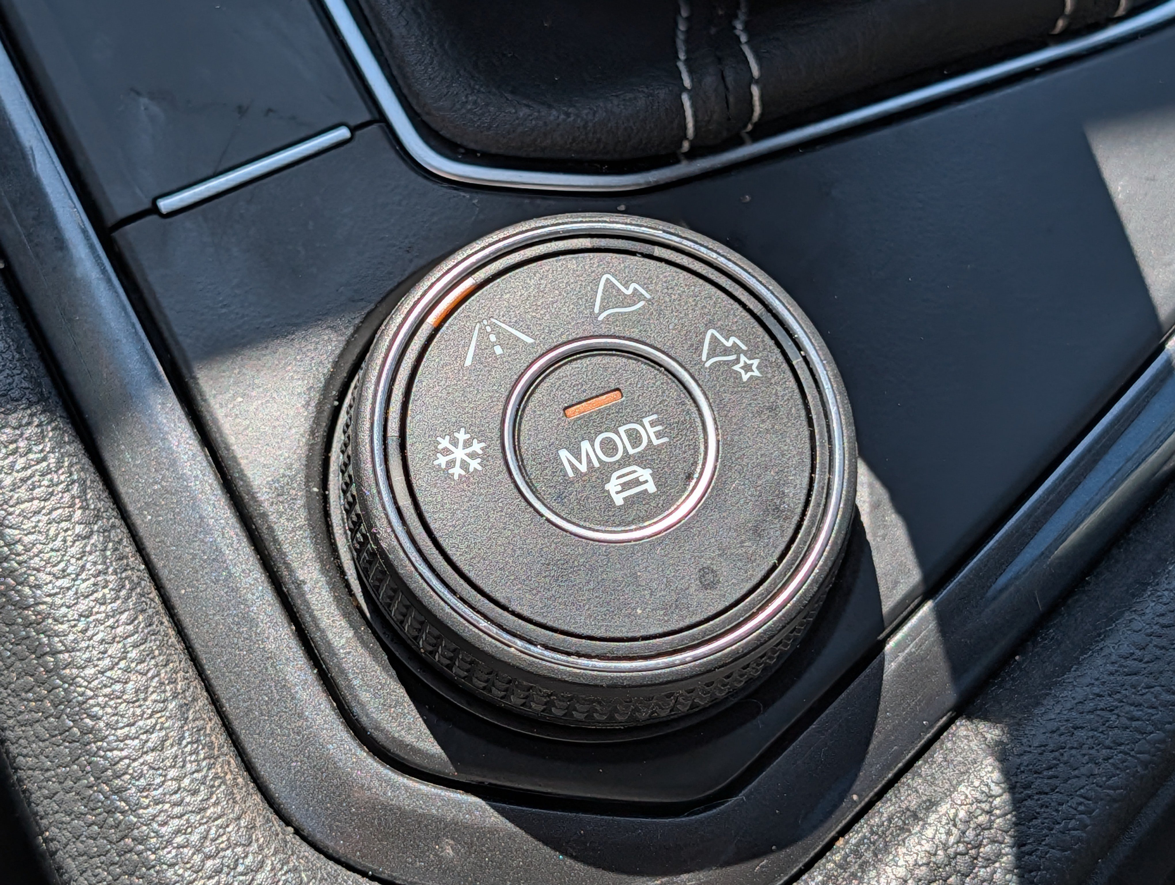 Certified 2024 Volkswagen Tiguan SE AWD/4WD image 30