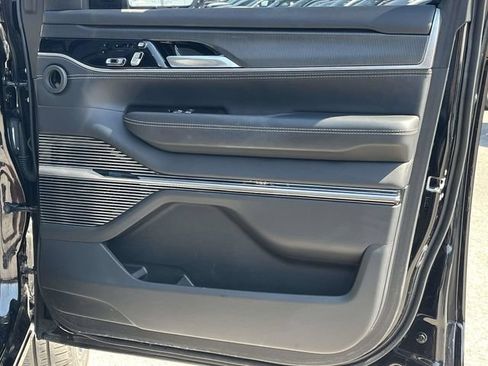 Used 2023 Jeep Grand Wagoneer Series II AWD/4WD image 29