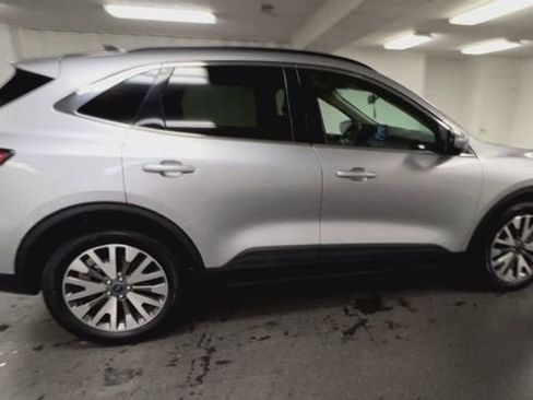 Used 2020 Ford Escape Titanium AWD/4WD image 9