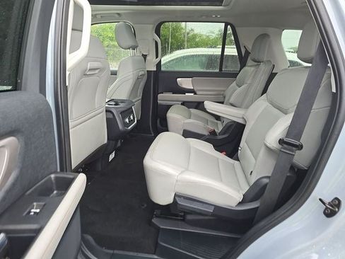 Used 2025 Ford Expedition Active AWD/4WD image 17