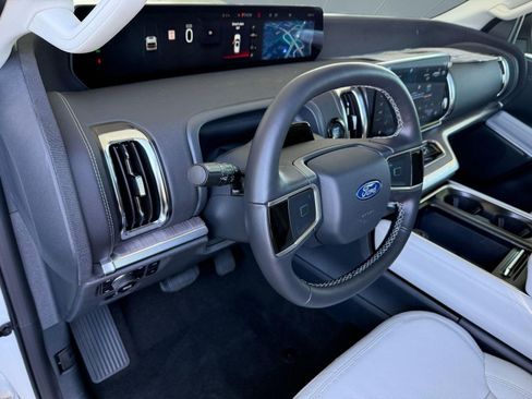 New 2026 Ford Expedition Max Platinum w/ Platinum Ultimate Package AWD/4WD image 4