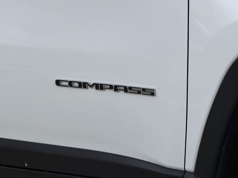 Used 2025 Jeep Compass Limited AWD/4WD image 4