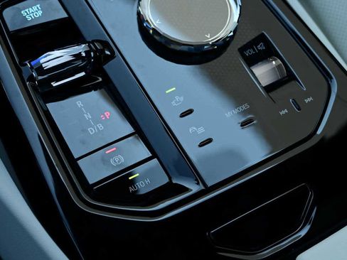 Used 2026 BMW i5 eDrive40 w/ Executive Package image 19