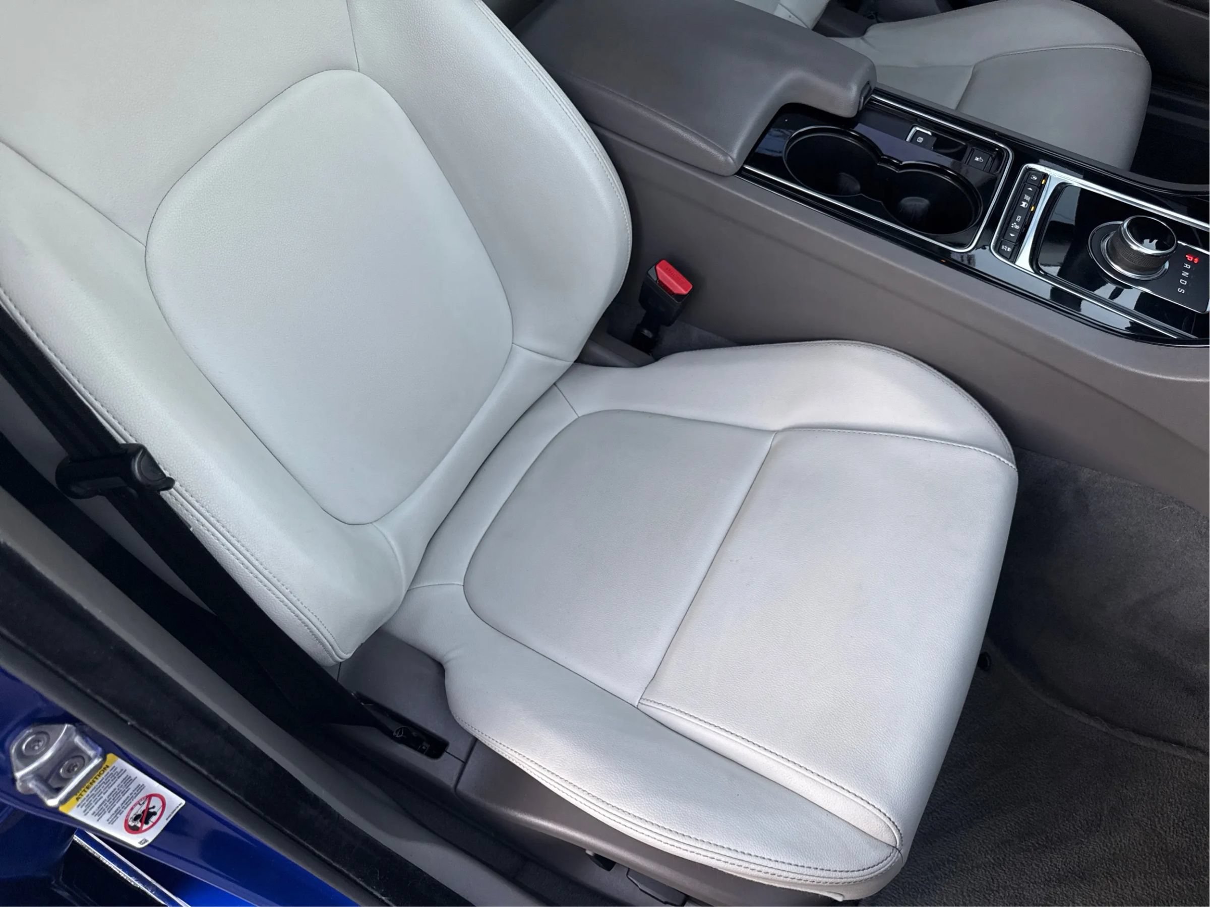 Used 2017 Jaguar XE Premium RWD image 21