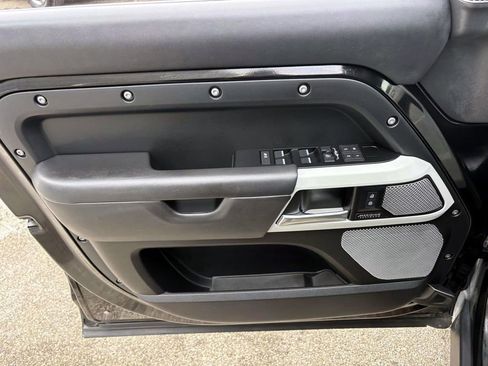 Used 2023 Land Rover Defender 130 X-Dynamic SE image 11