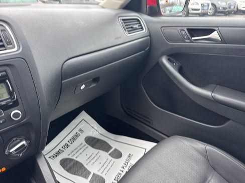 Used 2011 Volkswagen Jetta SE image 12