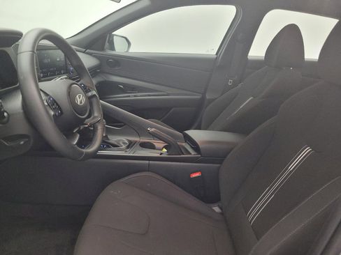 Used 2025 Hyundai Elantra Sport FWD image 17