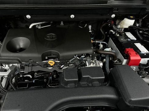 Used 2025 Toyota RAV4 XLE image 32