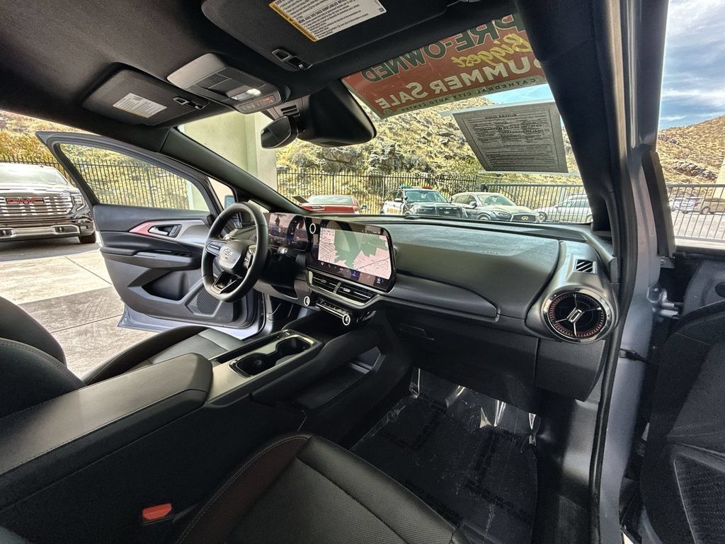 Used 2024 Chevrolet Equinox EV RS FWD image 28