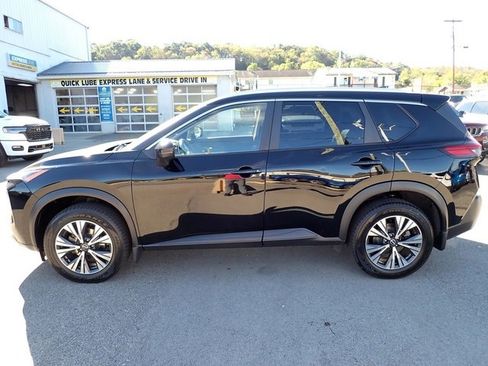 Used 2022 Nissan Rogue SV w/ SV Premium Package image 2