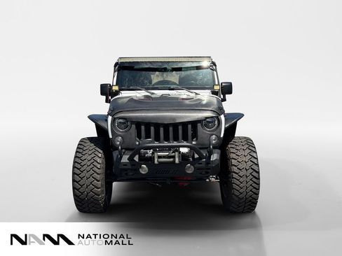 Used 2016 Jeep Wrangler Unlimited Rubicon w/ Connectivity Group AWD/4WD image 8