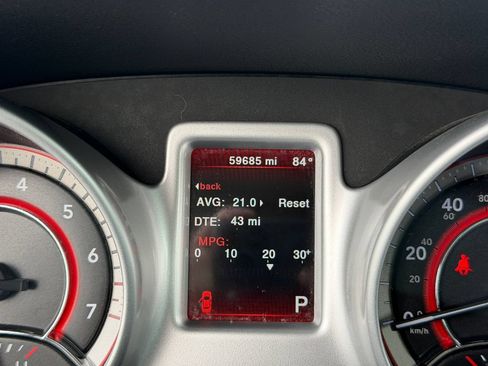 Used 2019 Dodge Journey SE w/ Premium Group FWD image 2