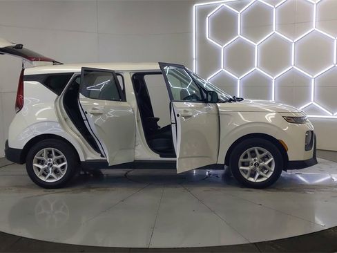 Used 2021 Kia Soul S image 17