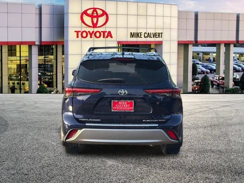 Used 2021 Toyota Highlander Platinum AWD/4WD image 4