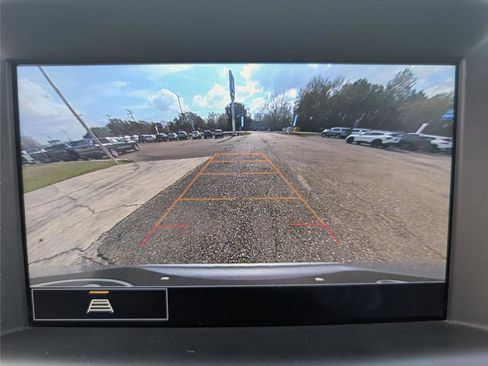 Used 2024 GMC Terrain SLT image 14