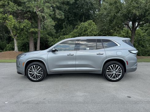 Used 2025 Buick Enclave Avenir w/ Super Cruise Package FWD image 6