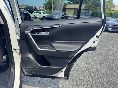 Used 2019 Toyota RAV4 XLE Premium FWD image 13