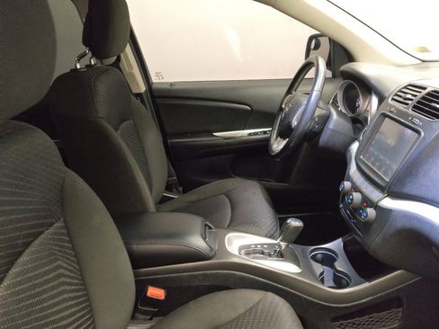 Used 2019 Dodge Journey SE w/ Premium Group image 21