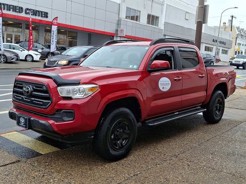 Certified 2018 Toyota Tacoma SR w/ SR Convenience Package image 3