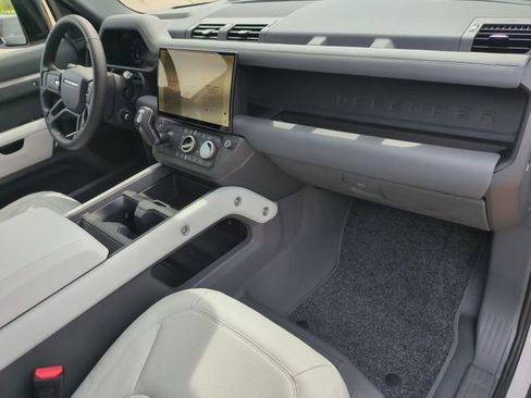 New 2026 Land Rover Defender 130 X-Dynamic SE AWD/4WD image 19