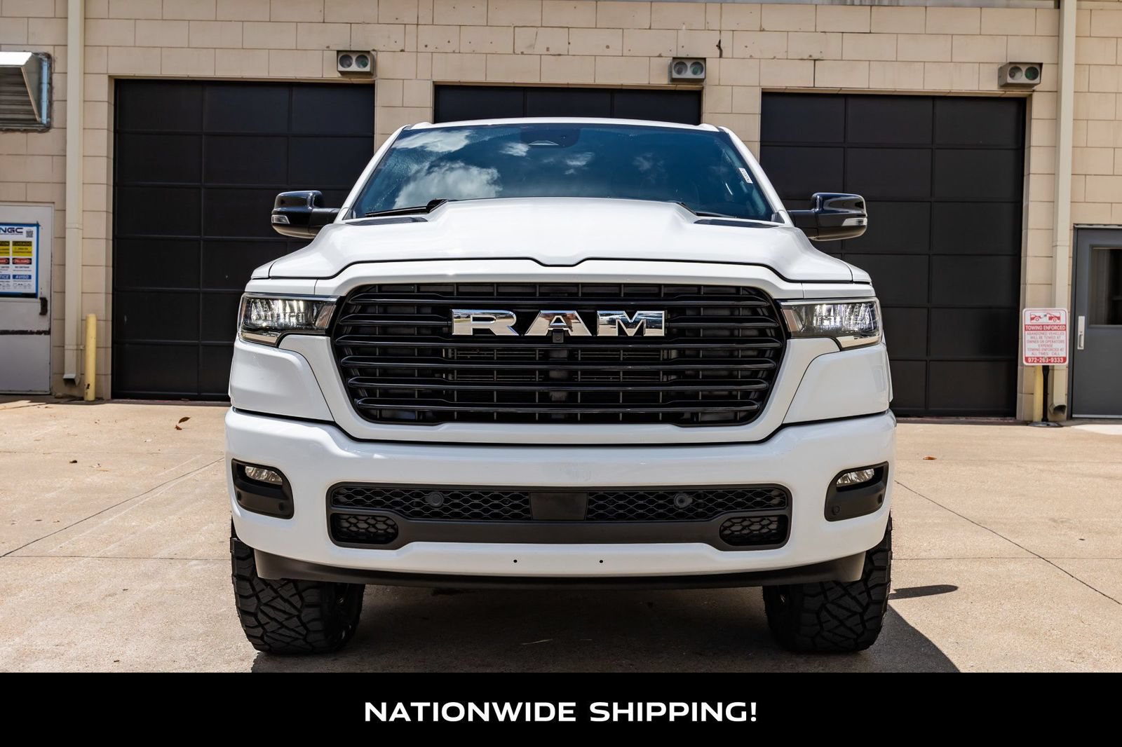 Used 2025 RAM 1500 Laramie AWD/4WD image 4