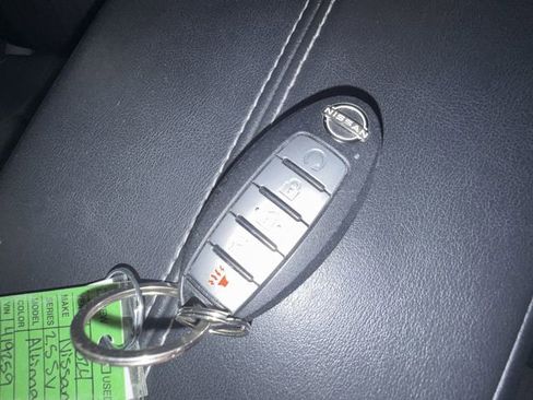 Used 2024 Nissan Altima 2.5 SV image 25