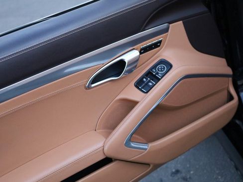 Used 2018 Porsche 718 Boxster S image 23