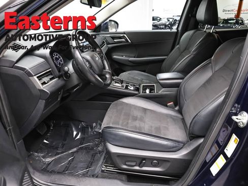 Used 2024 Mitsubishi Outlander SE FWD image 14