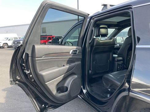 Used 2018 Jeep Grand Cherokee Overland image 29