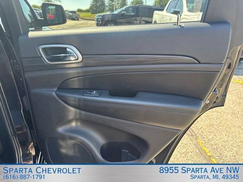 Used 2019 Jeep Grand Cherokee Altitude AWD/4WD image 28