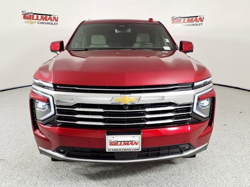 Used 2025 Chevrolet Suburban LT w/ Comfort Package image 5